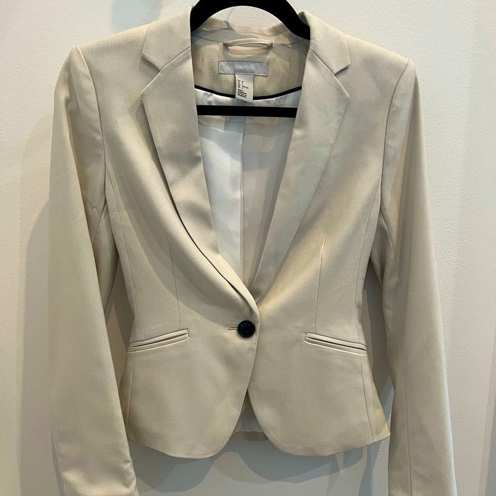 H&M Size 2 Fitted Cream Blazer